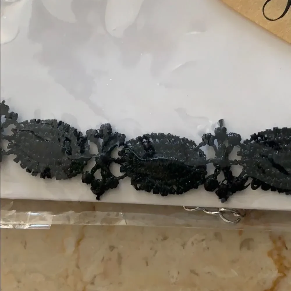 FREE With Any Bundle - Picture 2 of 3